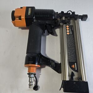 Freeman Pneumatic Nail Gun / Brad Nailer - Black & Orange (WDF300502AV-E)